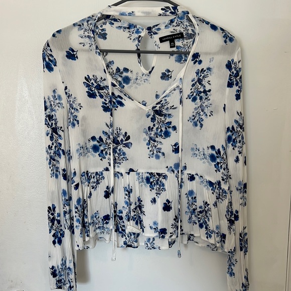 Floral Kendal and Kylie Blouse - Picture 1 of 3